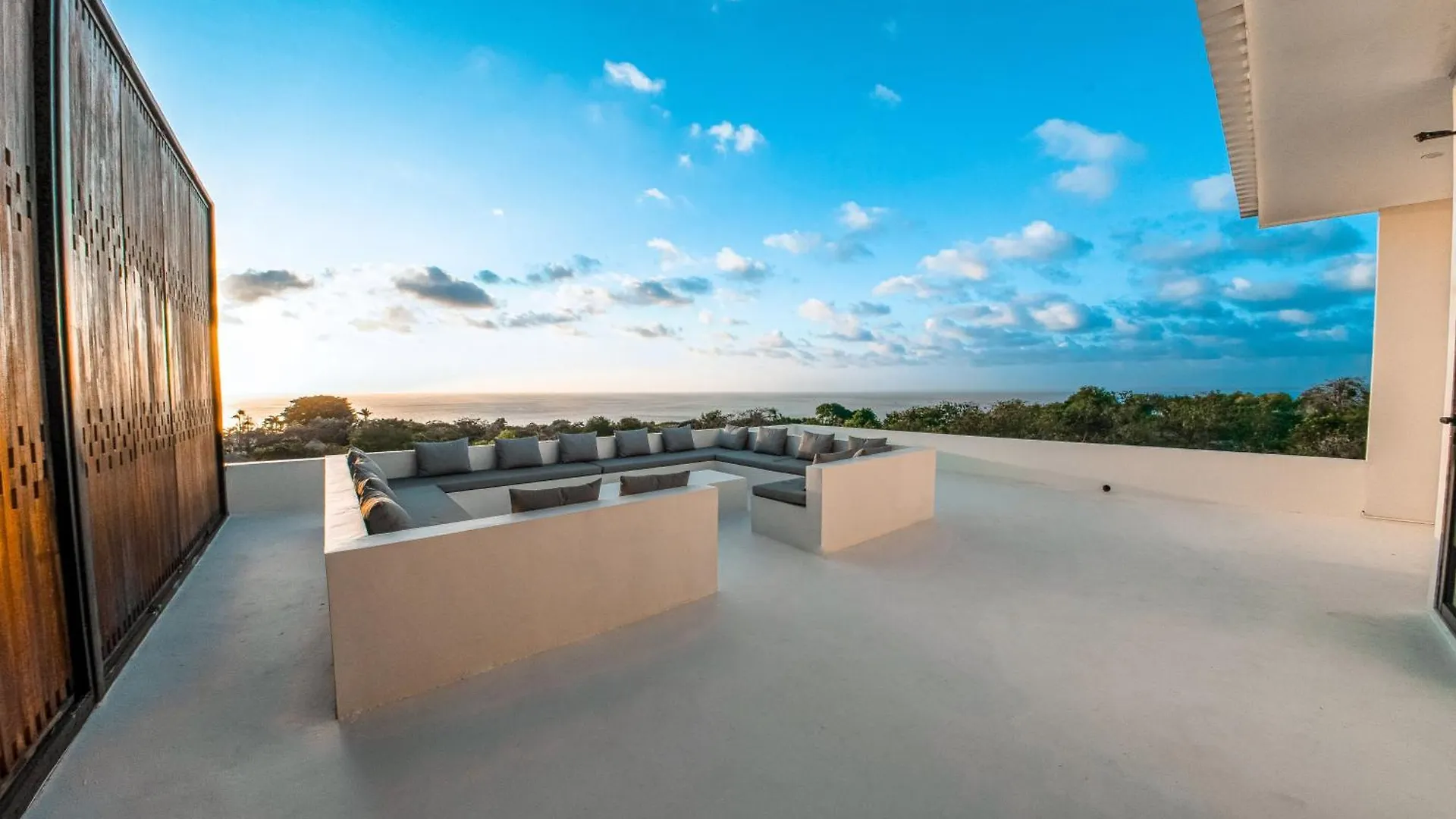 Balangan Beach Villa Freya Jimbaran Indonesia