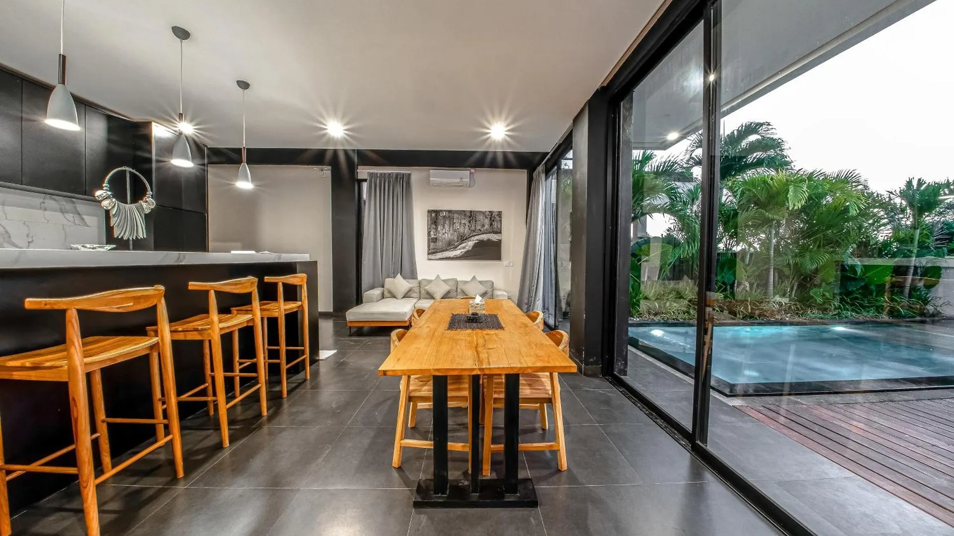 Balangan Beach Villa Freya Jimbaran Indonesia